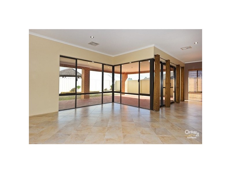 16 Labianca Vista, Carramar WA 6031