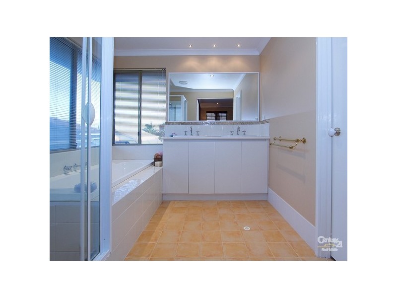 10 Manhattan Avenue, Iluka WA 6028