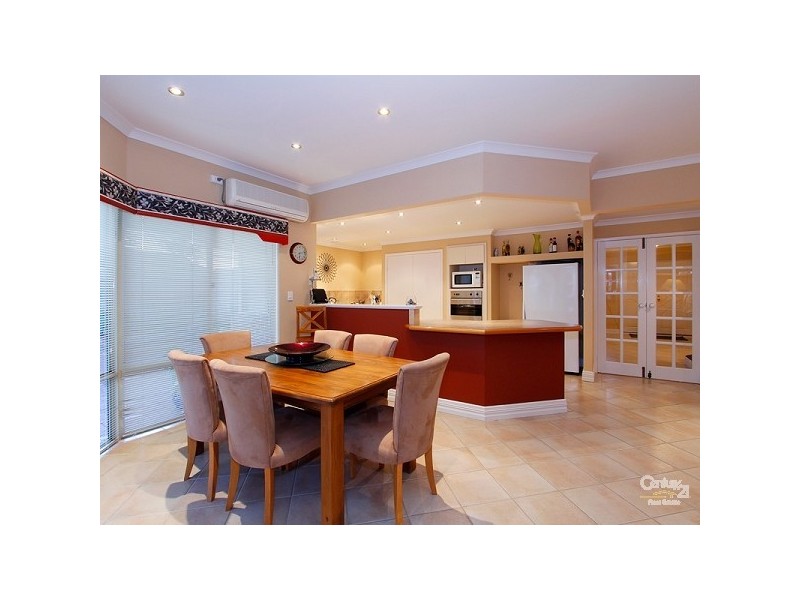 10 Manhattan Avenue, Iluka WA 6028