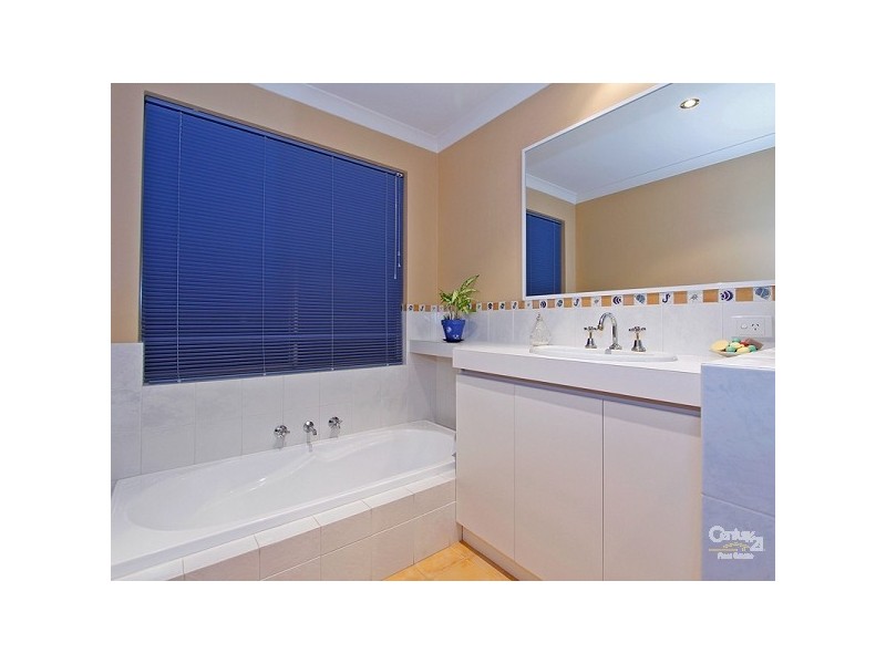 10 Manhattan Avenue, Iluka WA 6028