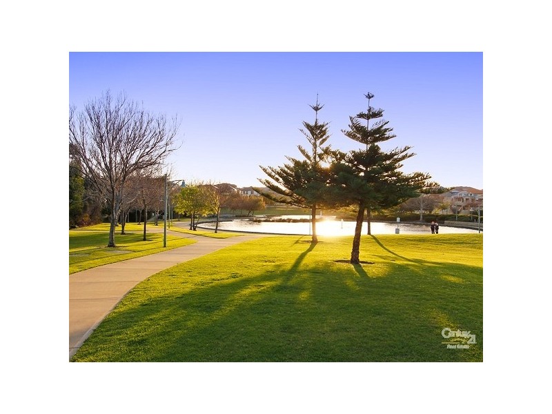 10 Manhattan Avenue, Iluka WA 6028