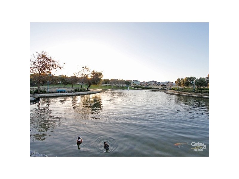 10 Manhattan Avenue, Iluka WA 6028