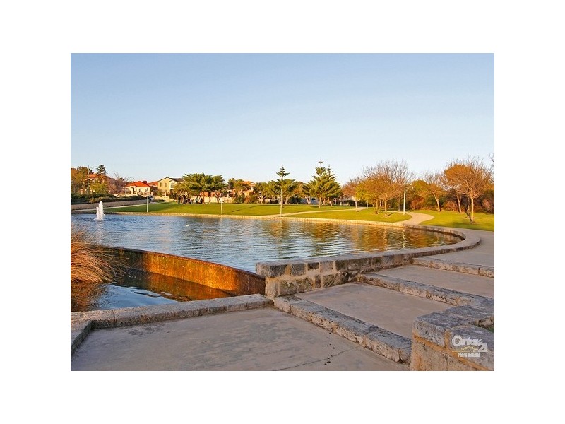 10 Manhattan Avenue, Iluka WA 6028