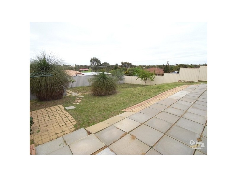 2 Rule Close, Merriwa WA 6030