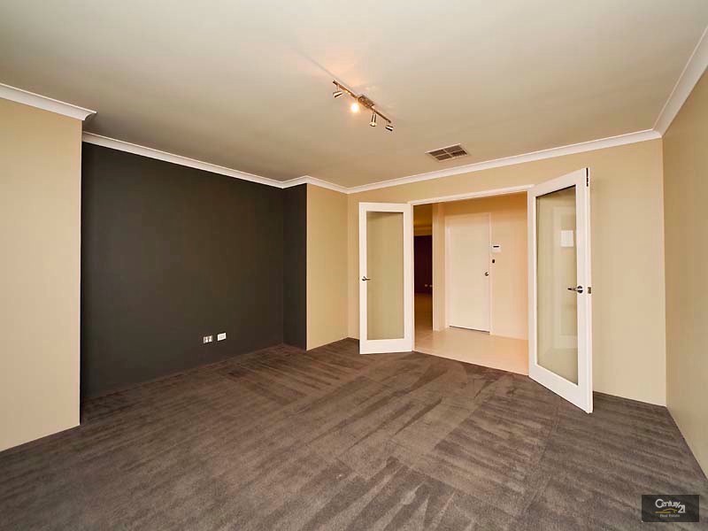 26 Grandoak Drive, Clarkson WA 6030