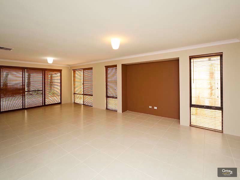 26 Grandoak Drive, Clarkson WA 6030