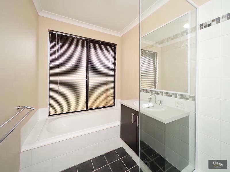 26 Grandoak Drive, Clarkson WA 6030