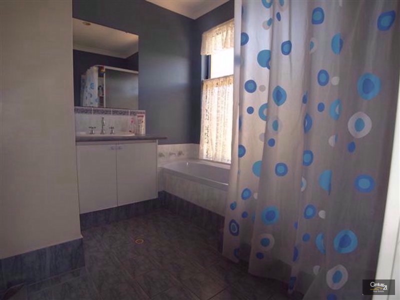 39 Adelong Circuit, Merriwa WA 6030