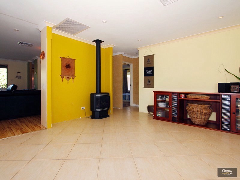 70 Whitfield Drive, Two Rocks WA 6037