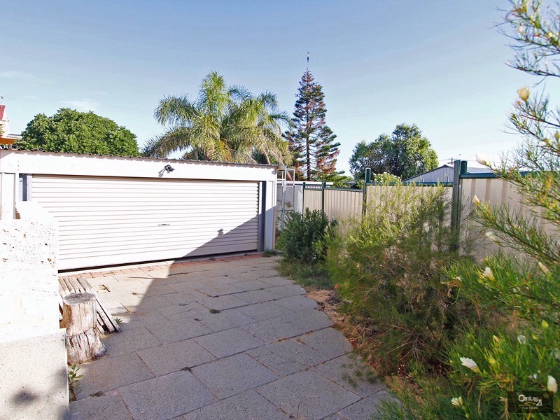 70 Whitfield Drive, Two Rocks WA 6037