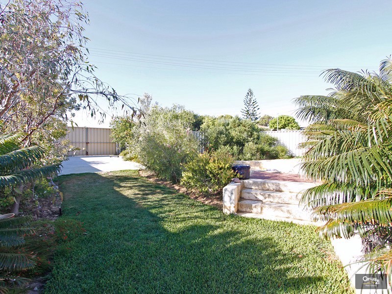 70 Whitfield Drive, Two Rocks WA 6037
