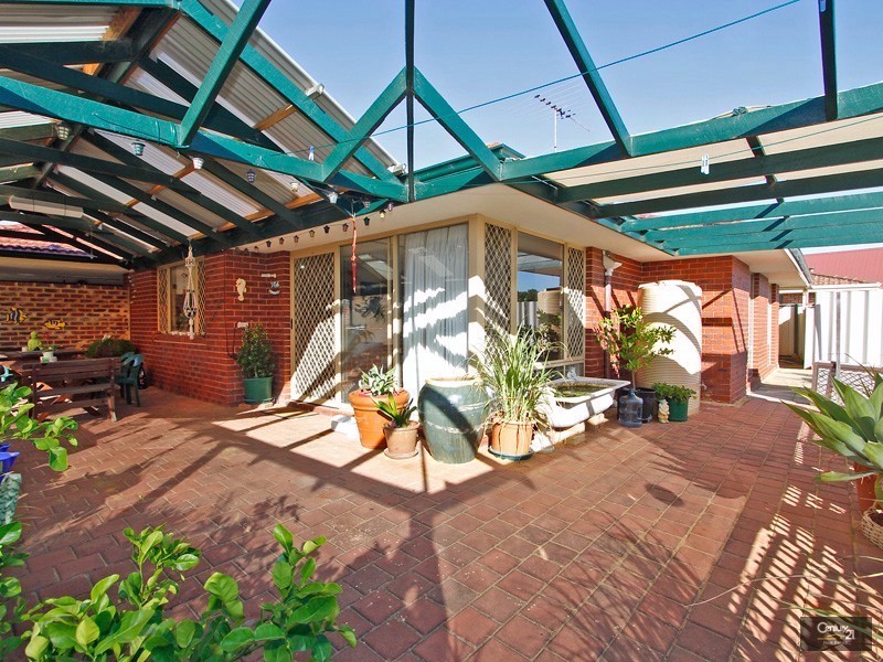 70 Whitfield Drive, Two Rocks WA 6037