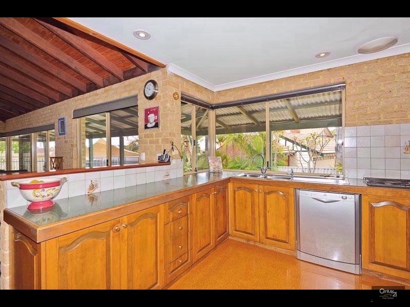 12 Pennant Place, Woodvale WA 6026