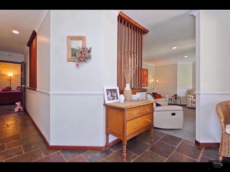 12 Pennant Place, Woodvale WA 6026