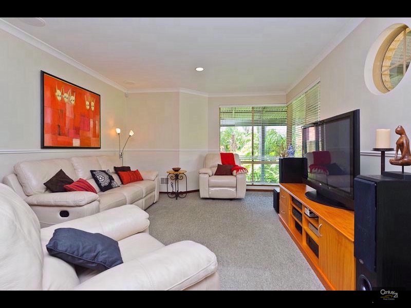 12 Pennant Place, Woodvale WA 6026