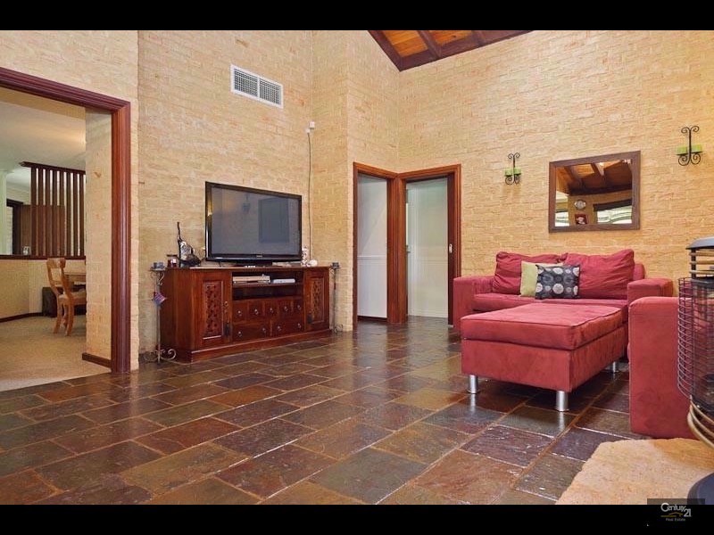 12 Pennant Place, Woodvale WA 6026