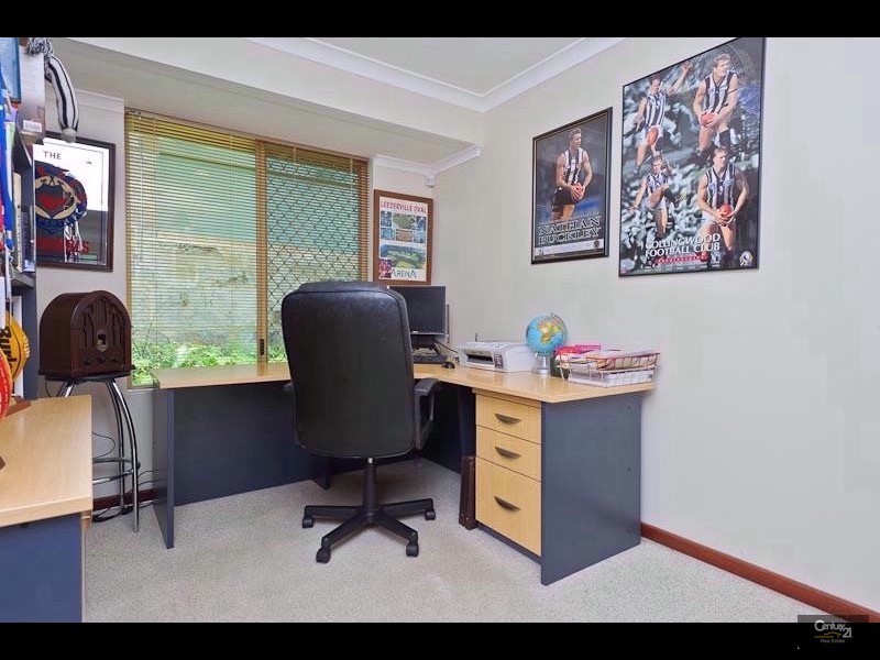 12 Pennant Place, Woodvale WA 6026