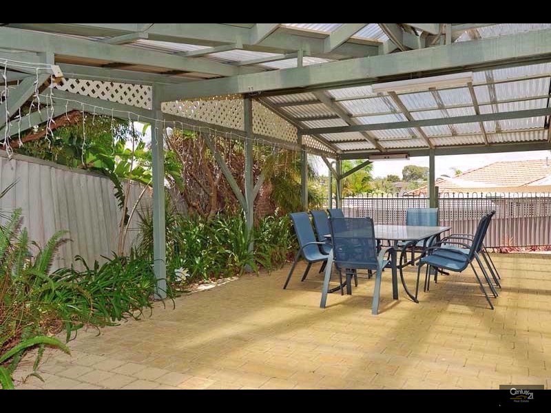 12 Pennant Place, Woodvale WA 6026