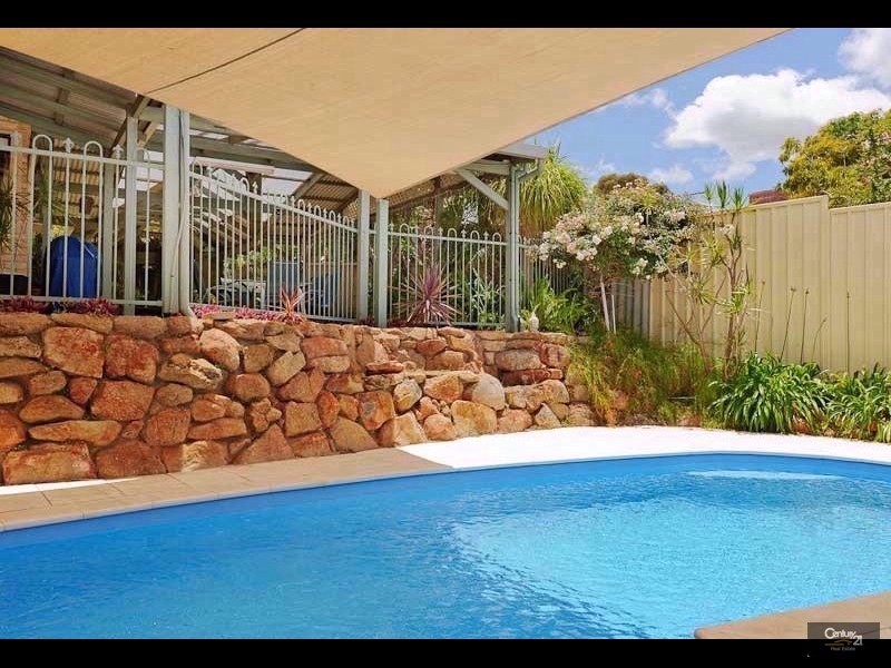 12 Pennant Place, Woodvale WA 6026