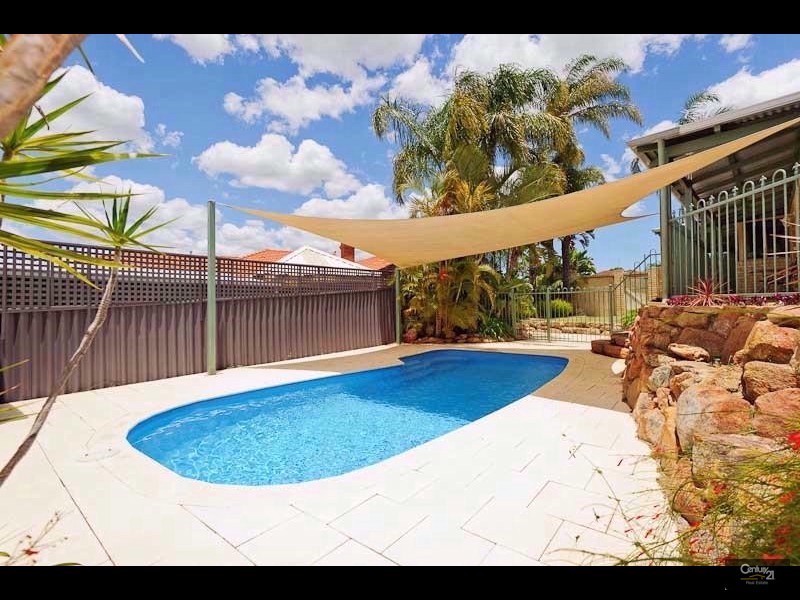 12 Pennant Place, Woodvale WA 6026