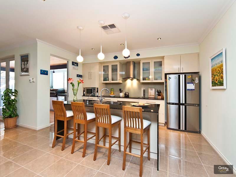 9 Parkbeach Street, Yanchep WA 6035