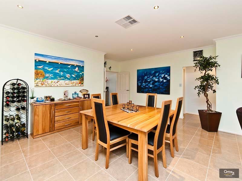 9 Parkbeach Street, Yanchep WA 6035