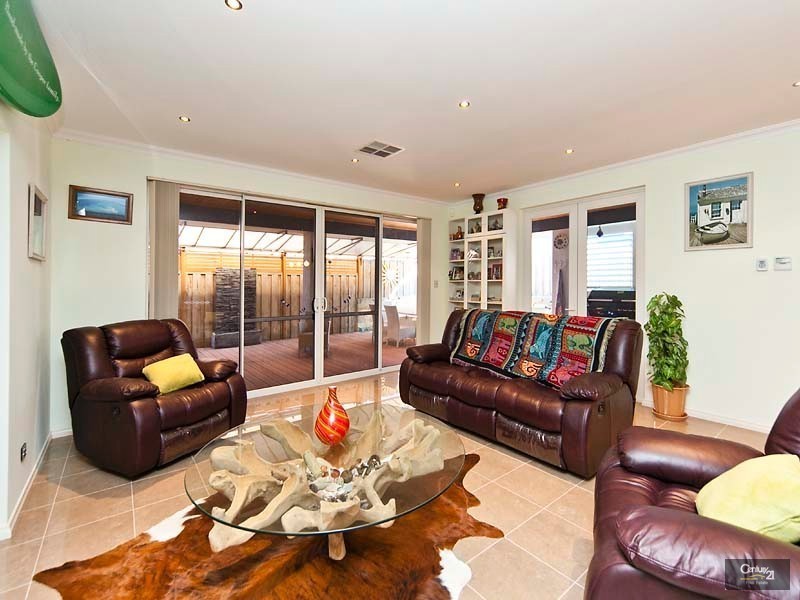 9 Parkbeach Street, Yanchep WA 6035