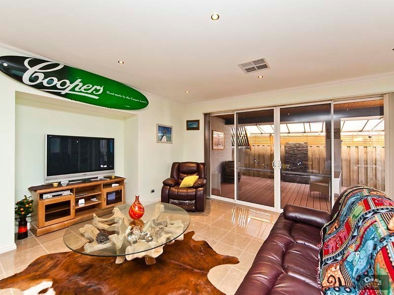 9 Parkbeach Street, Yanchep WA 6035