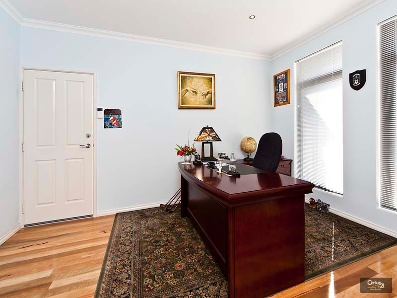 9 Parkbeach Street, Yanchep WA 6035