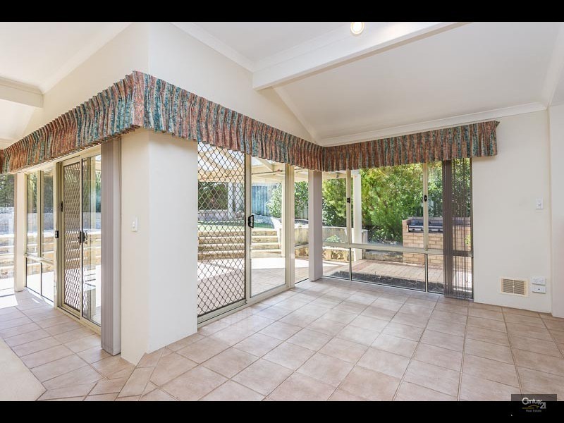 17 Tees Court, Mindarie WA 6030