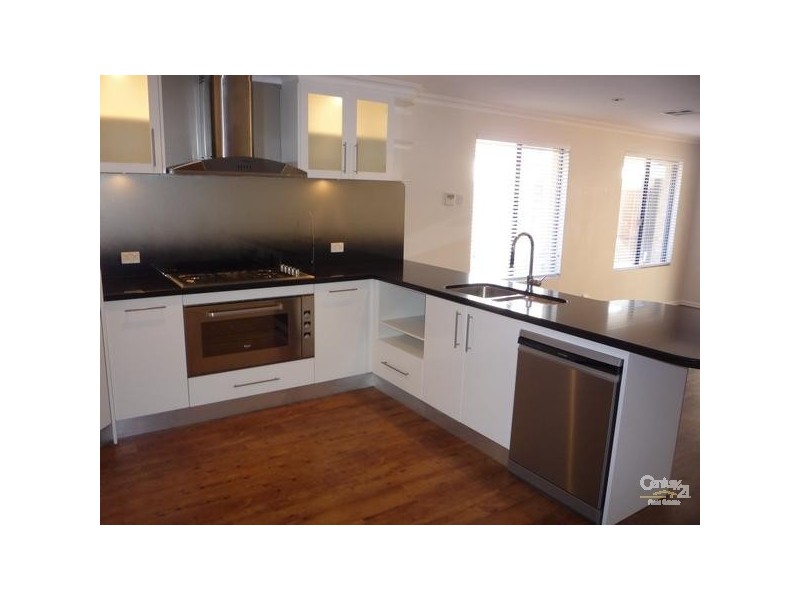 8 Marriot Turn, Currambine WA 6028