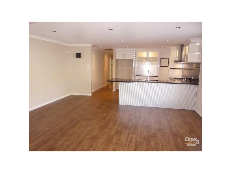 8 Marriot Turn, Currambine WA 6028