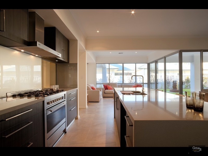 19  Romano Crescent, Iluka WA 6028