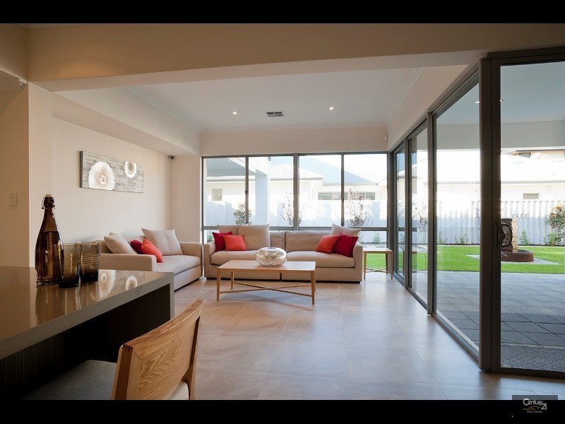 19  Romano Crescent, Iluka WA 6028