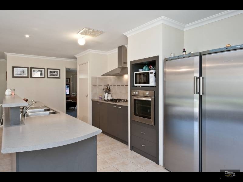 15 Loyola Green, Butler WA 6036