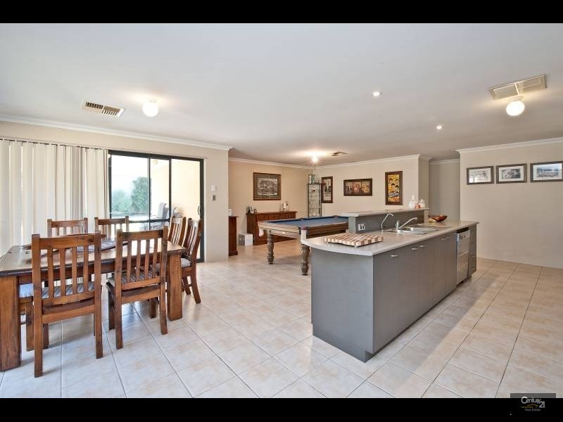 15 Loyola Green, Butler WA 6036