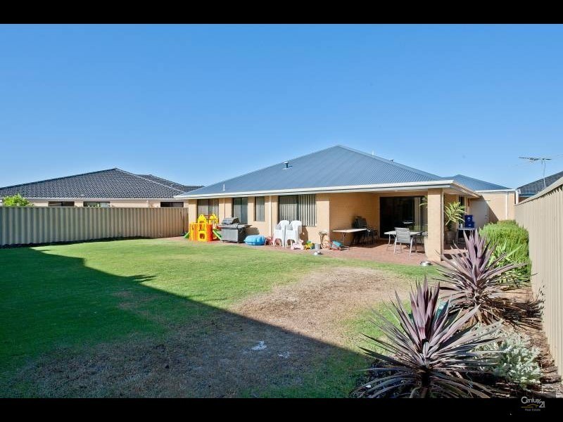 15 Loyola Green, Butler WA 6036