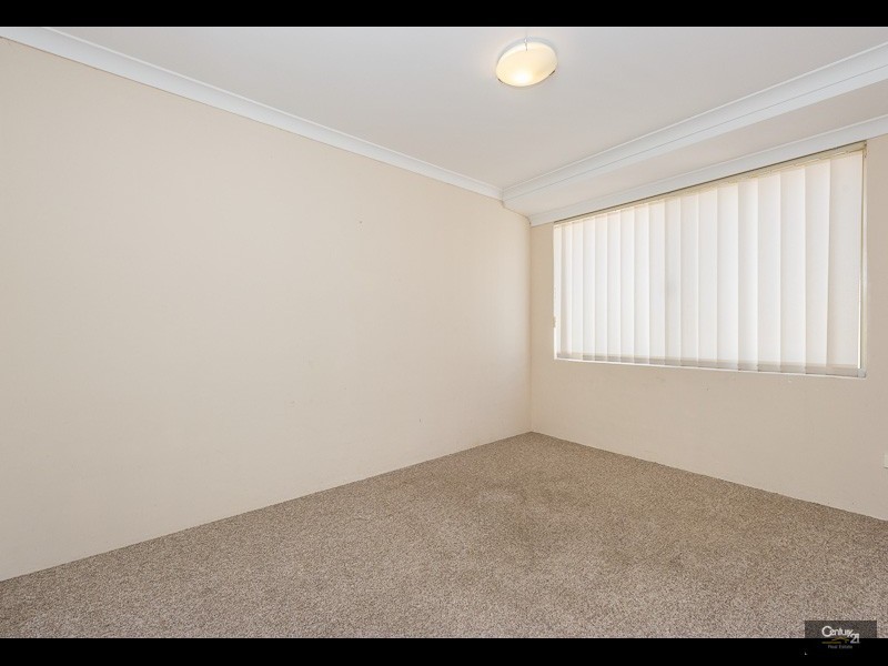 84 Houghton Drive, Carramar WA 6031