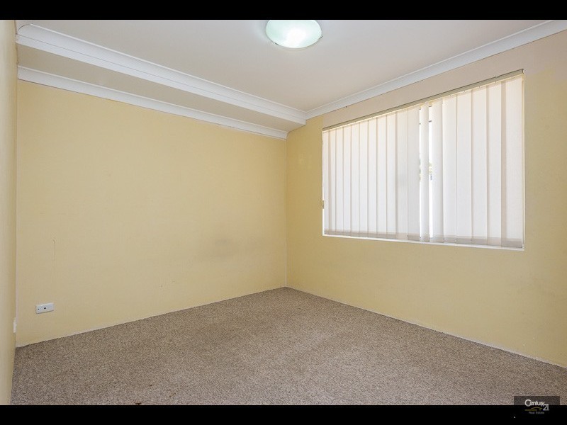 84 Houghton Drive, Carramar WA 6031