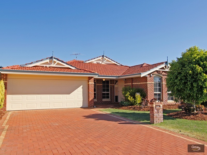 11 De Crillion Way, Currambine WA 6028