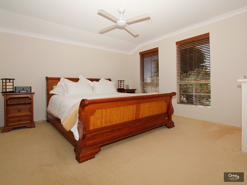 11 De Crillion Way, Currambine WA 6028