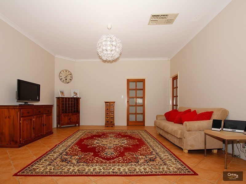 11 De Crillion Way, Currambine WA 6028