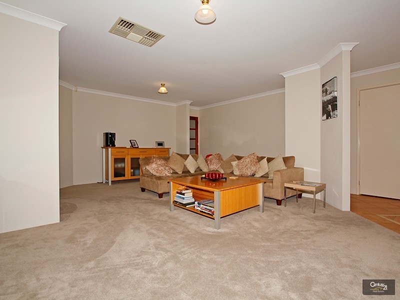 11 De Crillion Way, Currambine WA 6028