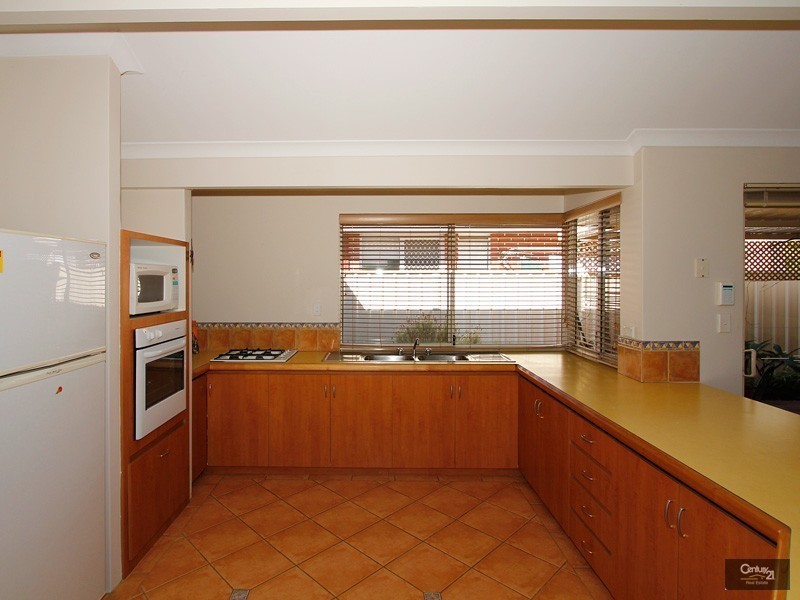 11 De Crillion Way, Currambine WA 6028