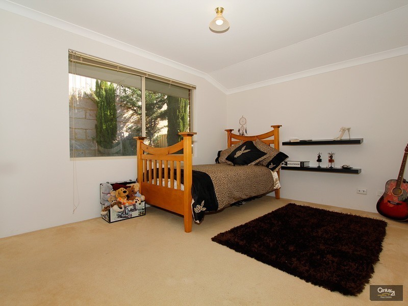 11 De Crillion Way, Currambine WA 6028