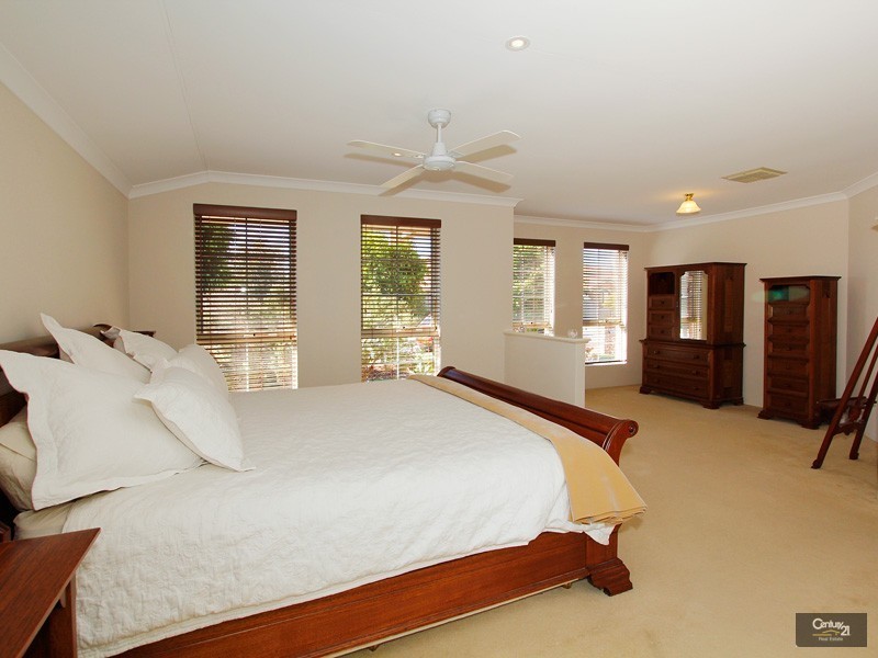 11 De Crillion Way, Currambine WA 6028