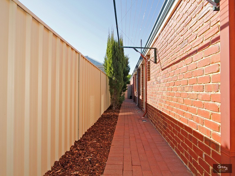 11 De Crillion Way, Currambine WA 6028