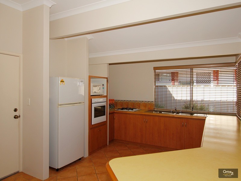 11 De Crillion Way, Currambine WA 6028