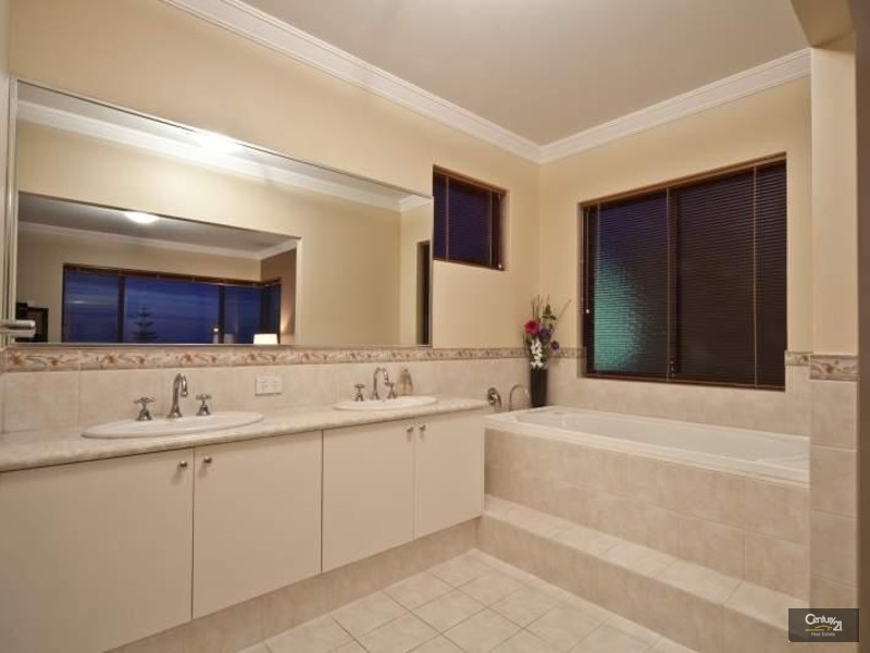 1 Flagtail Outlook, Yanchep WA 6035