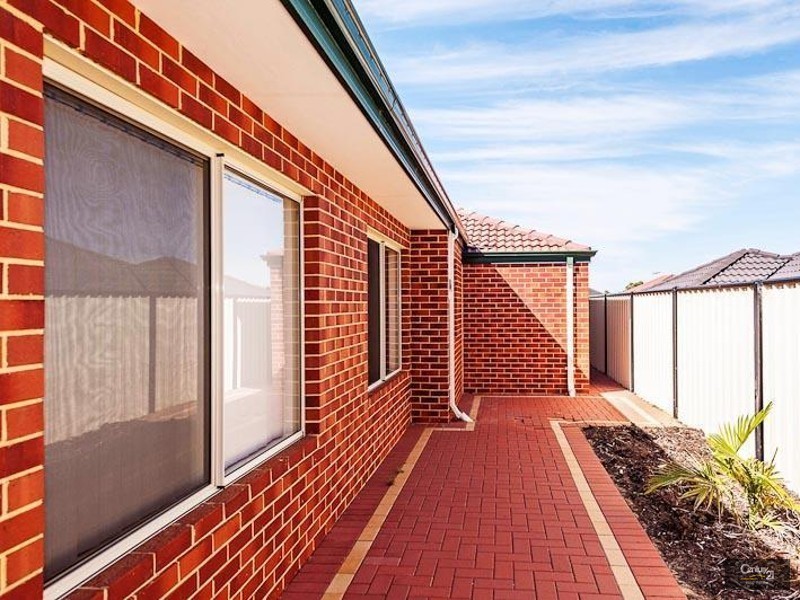 2 Ridglea Link, Clarkson WA 6030